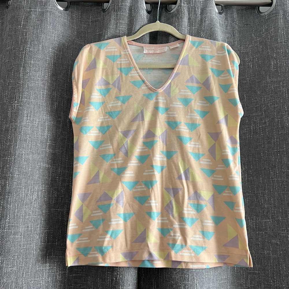 Vintage peach colored shirt with geometric shapes & the COOLEST tag: Goola Gang!